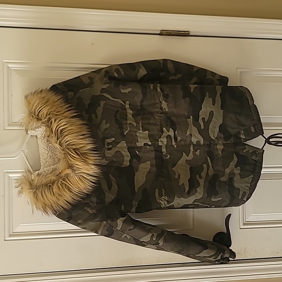 Women's camo jacket/ coat small - Picture 3 of 3